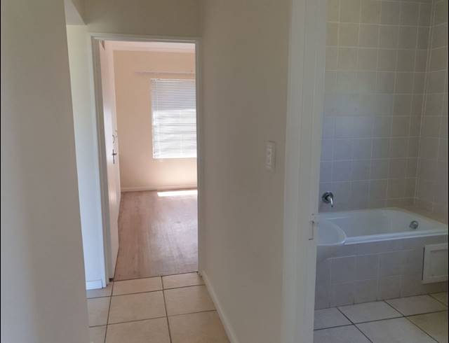 2 bed property to rent in BURGUNDY ESTATE